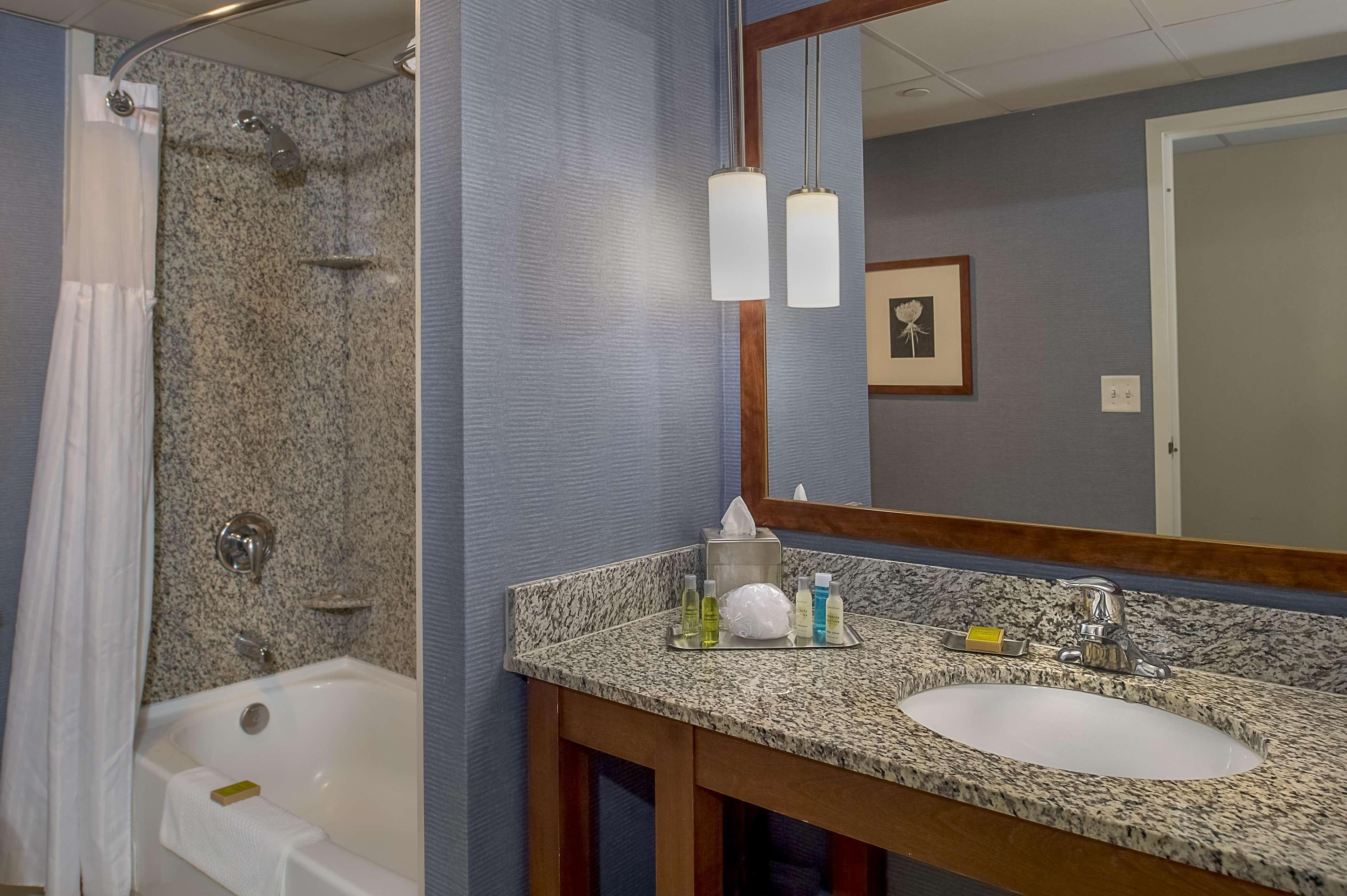 Doubletree By Hilton St. Louis At Westport Hotel Maryland Heights Exterior photo